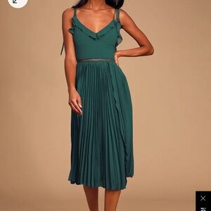 Lulus “Never a dull moment” emerald tie strap pleaded midi dress. Medium